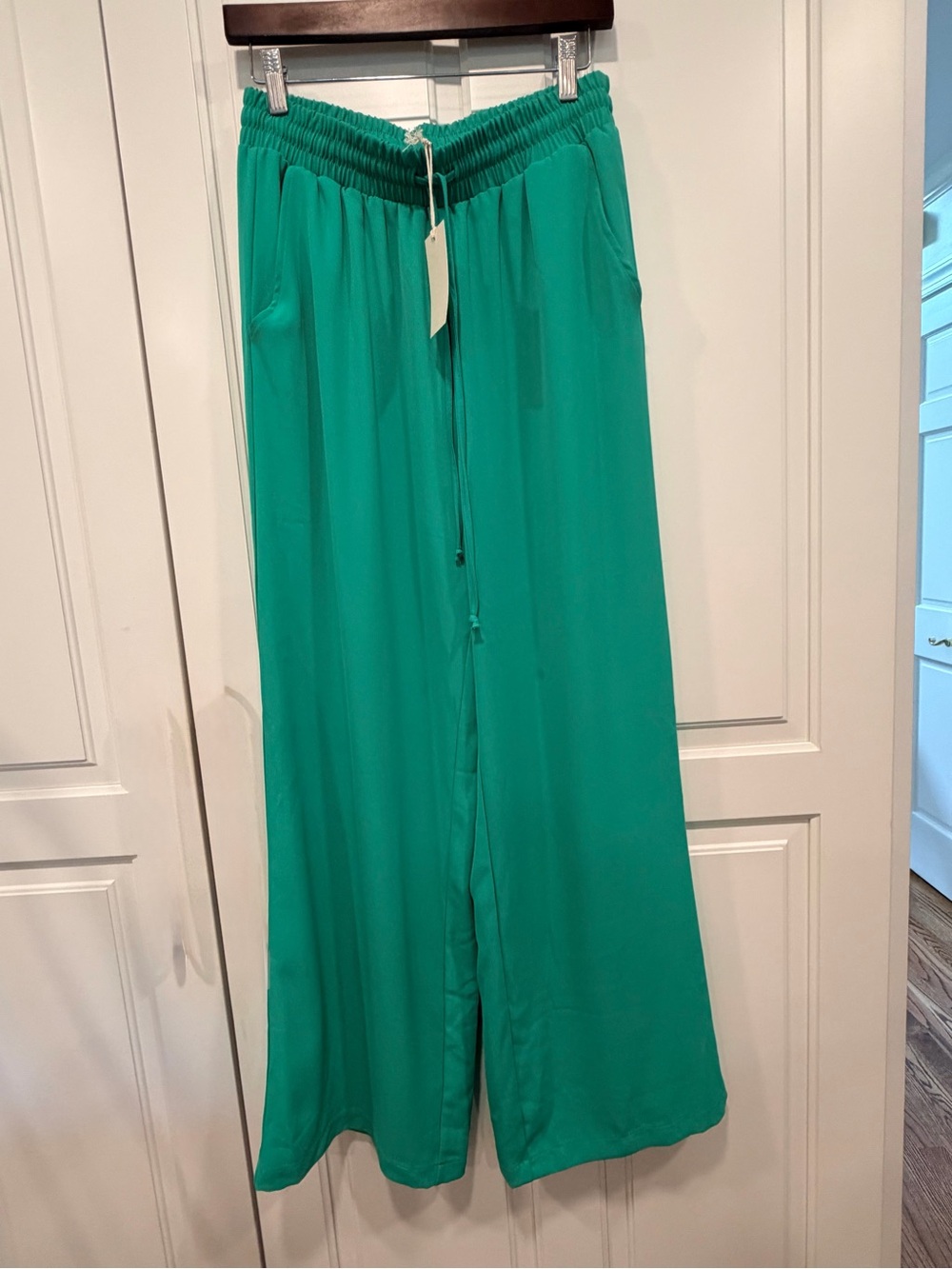 Wide-Leg Elastic Waist Pants in kelly green